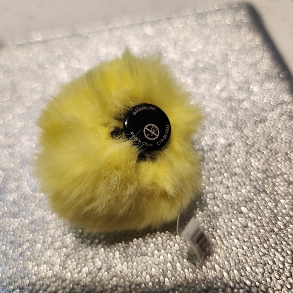 Yellow puff ball crocs charm - Picture 5 of 5